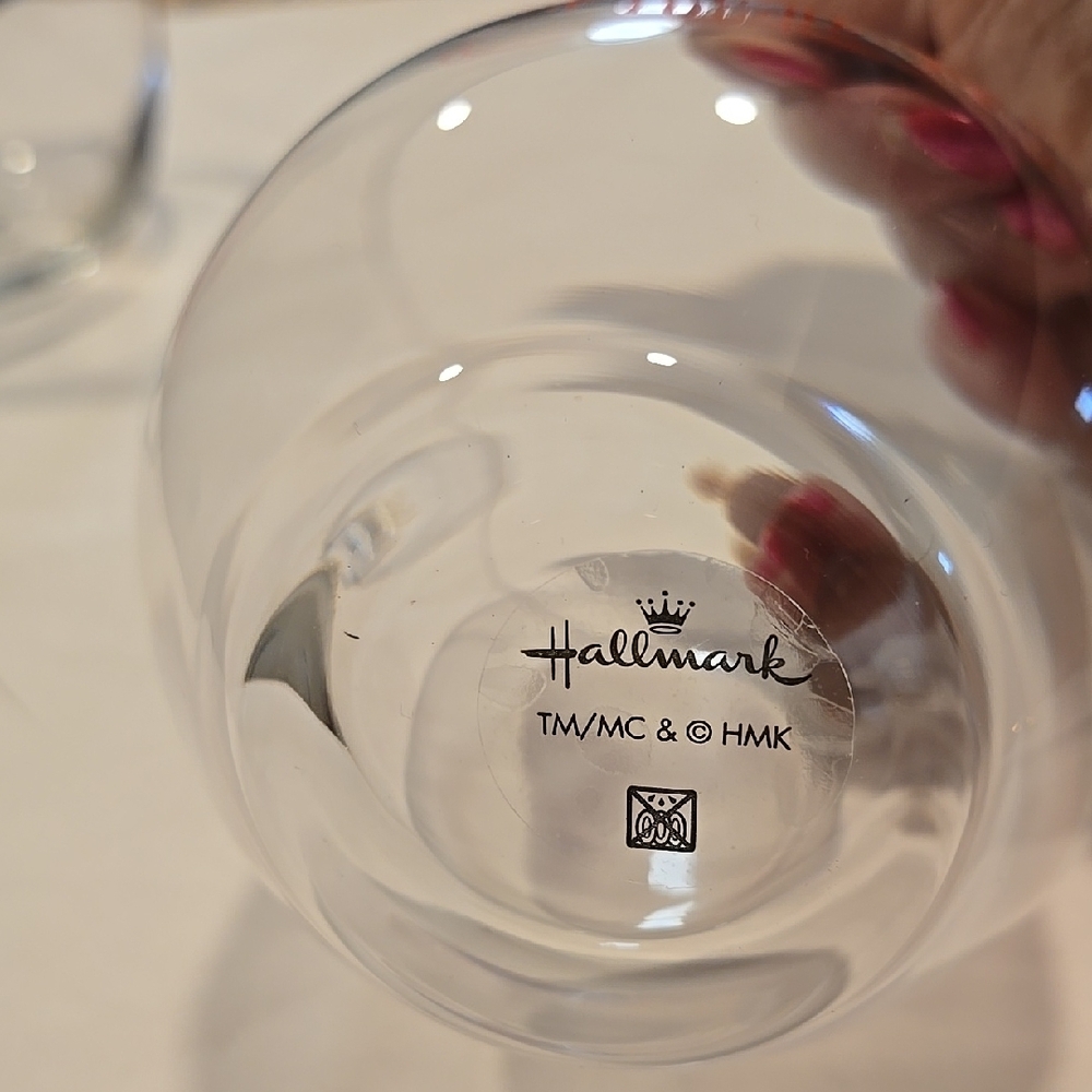 Festive VIP Hallmark Holiday Wine Glasses - Picture 5 of 6